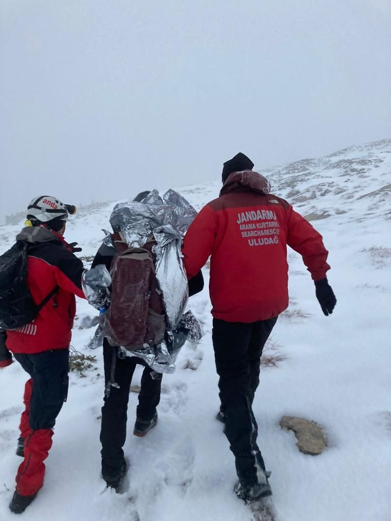 Turkish climbers stranded on mountain say they lit fire with clothes to survive - Page 1