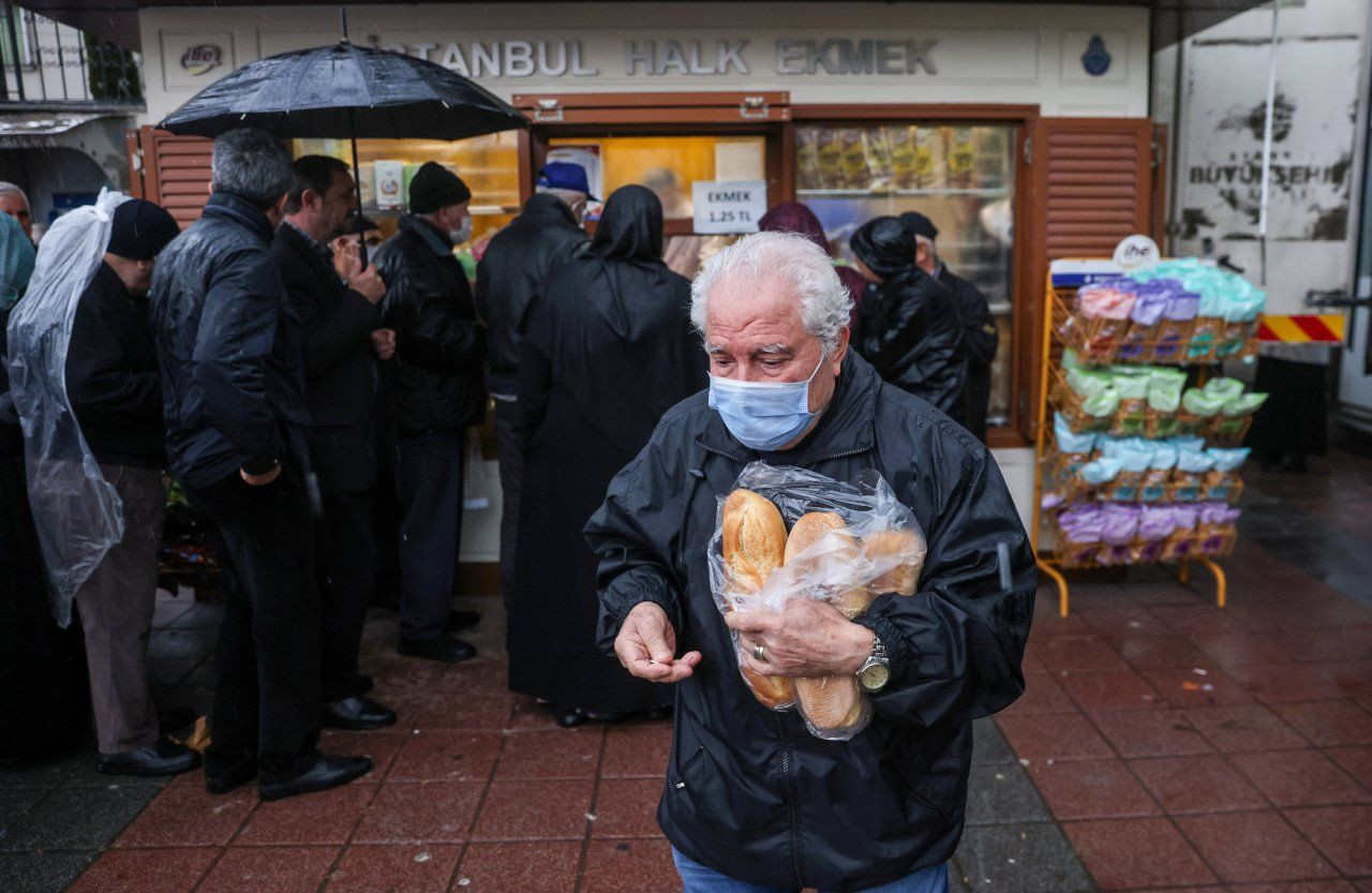 Turks wait in line for cheap bread as inflation eats into earnings - Page 2