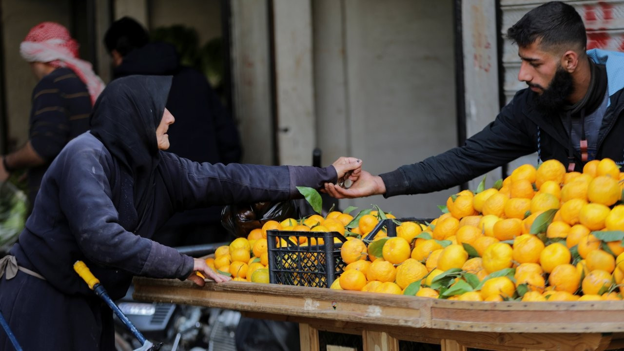 Turkish lira slump hits displaced families in Syria's northwest