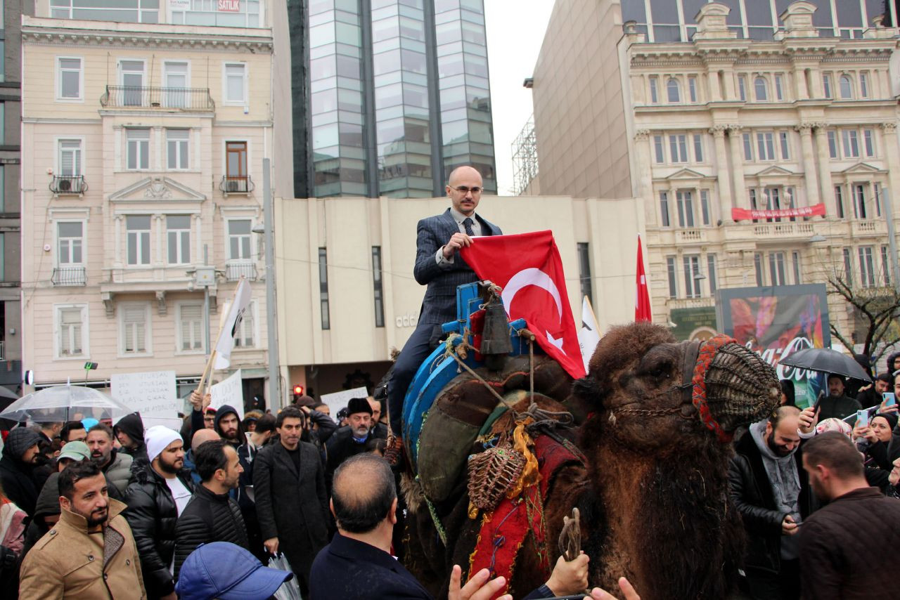 Turkish anti-vaccine group protests PCR mandate for travellers with camels - Page 3