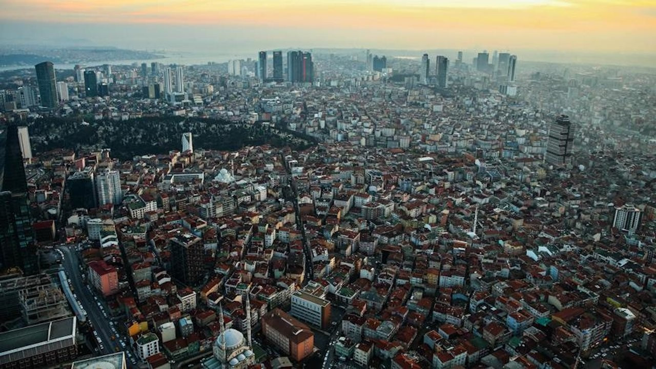 Turkish house sales to foreigners hit record level as lira slides