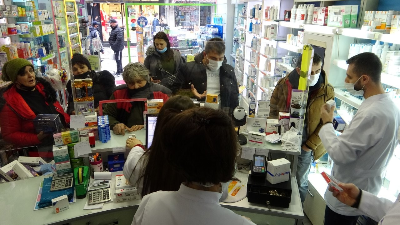 As lira plummets, Bulgarians choose Turkey to shop for medicine