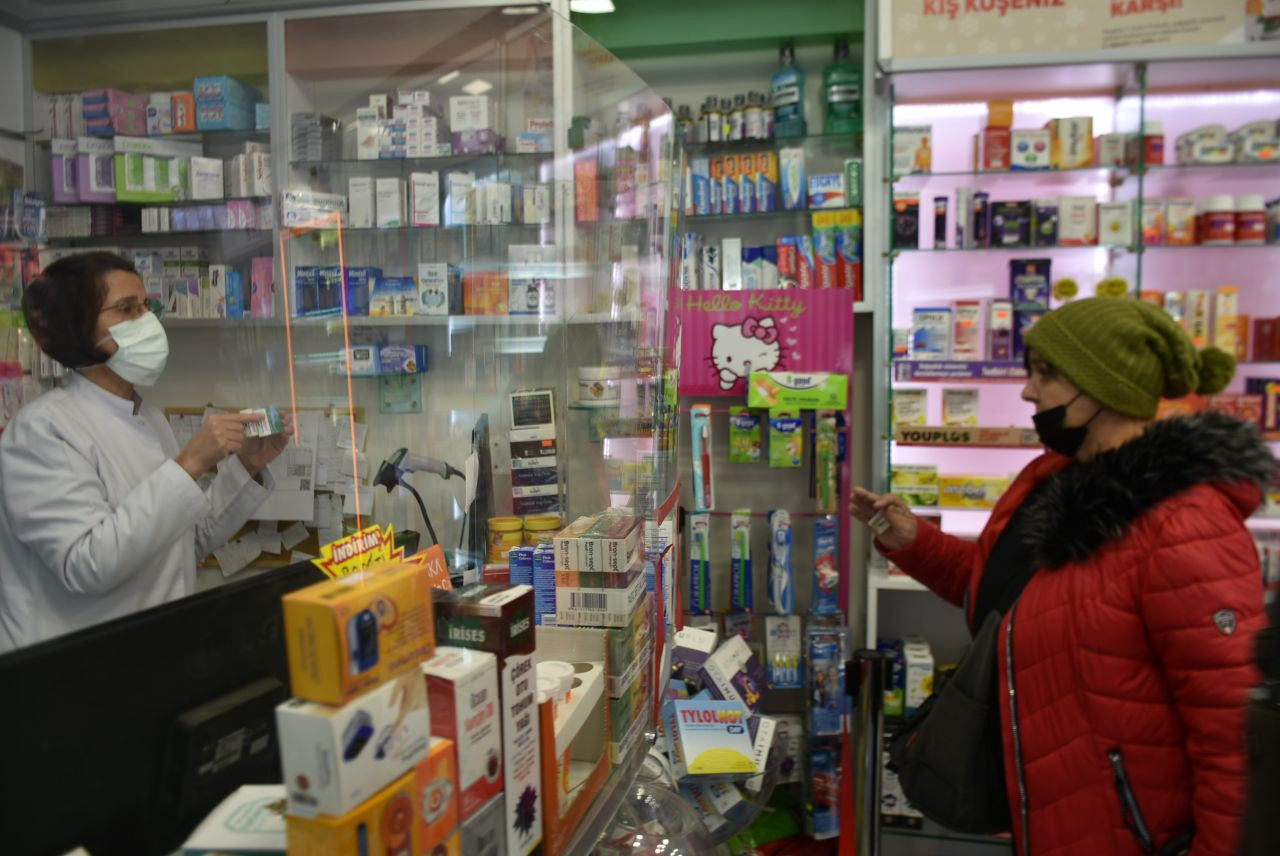 As lira plummets, Bulgarians choose Turkey to shop for medicine - Page 4