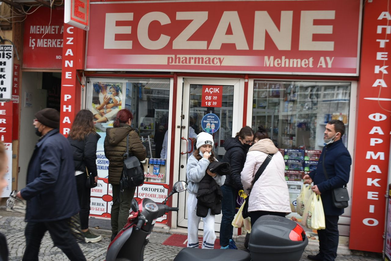 As lira plummets, Bulgarians choose Turkey to shop for medicine - Page 3