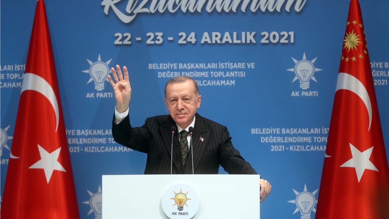 Erdoğan warns AKP mayors against pompous spending, arrogant behavior
