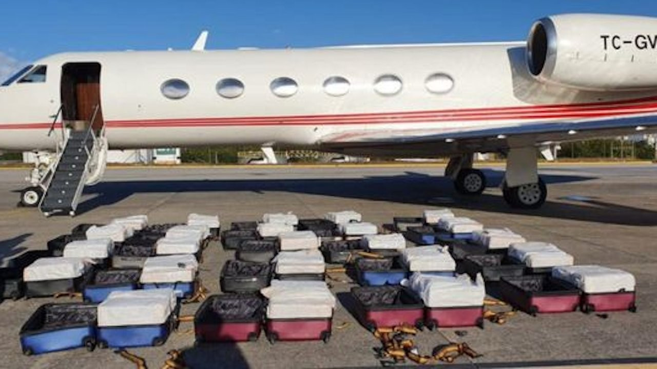 Turkey detains pilot of private jet loaded with 1.3 tons of cocaine