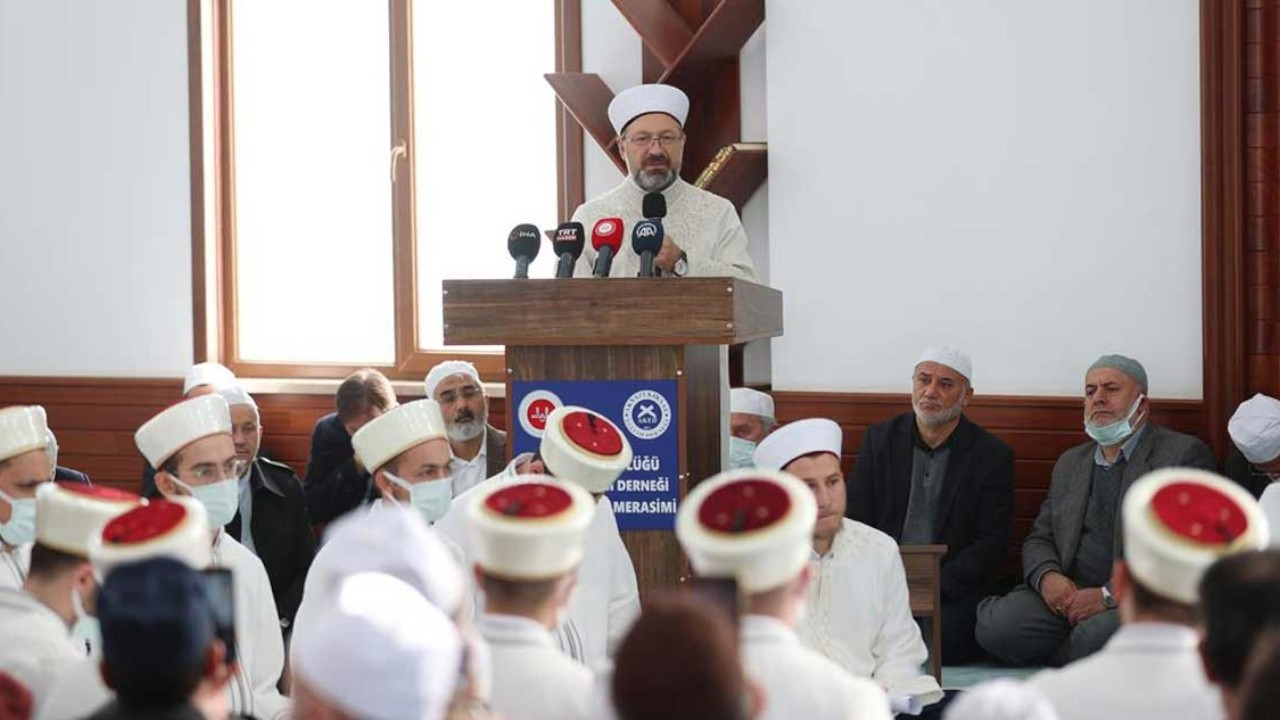 Turkey's top religious body issues fatwas against New Year's Eve cake, alcohol and national lottery