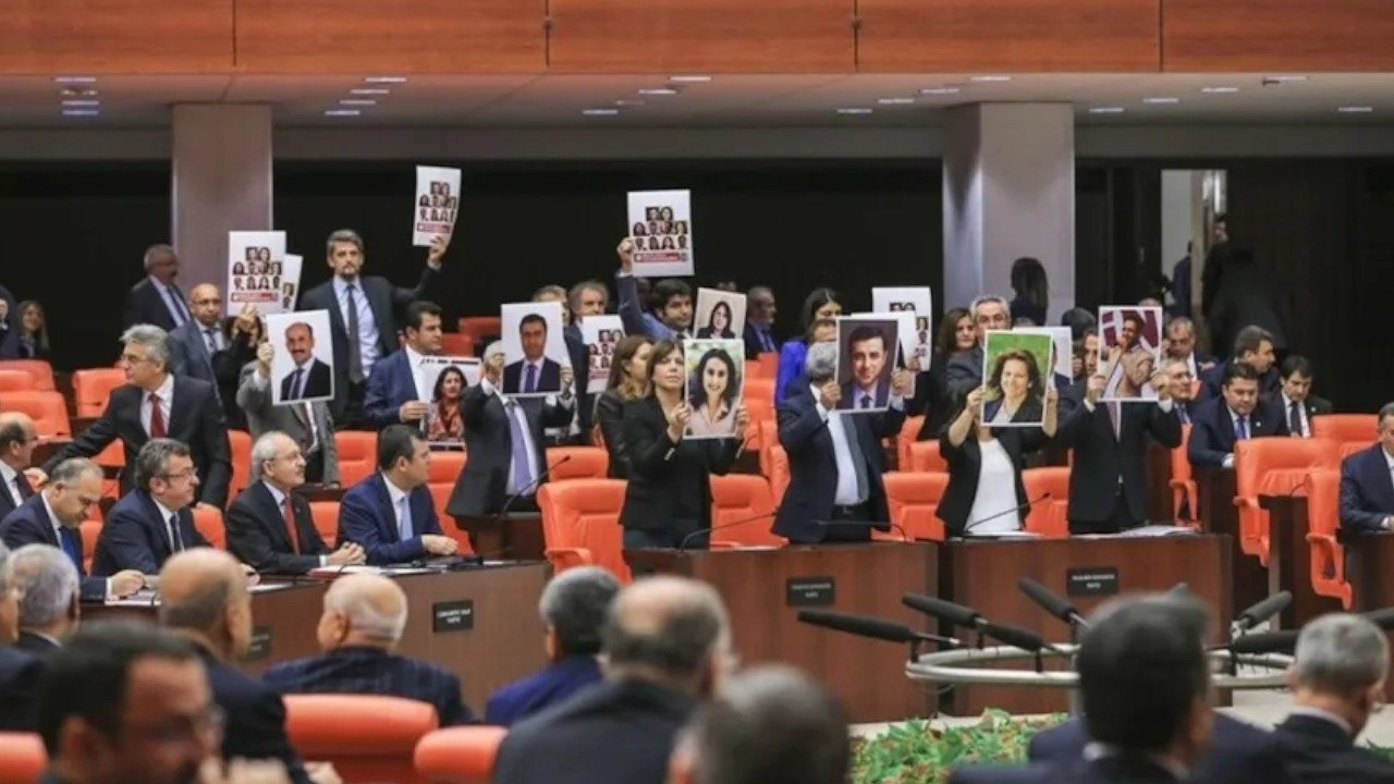 Turkish gov't seeks to strip 28 opposition MPs, including HDP co-chair, of parliamentary immunity
