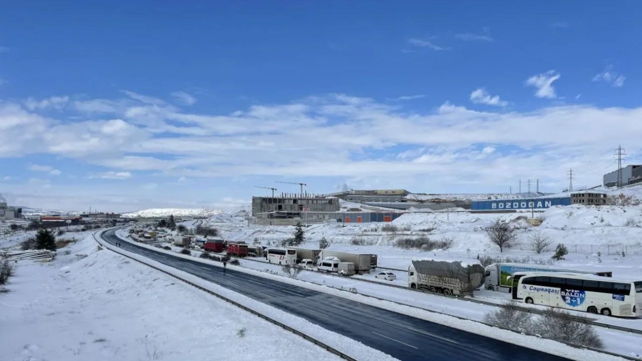 Thousands of people stuck on eastern Turkish highway for hours after heavy snowstorm - Page 2