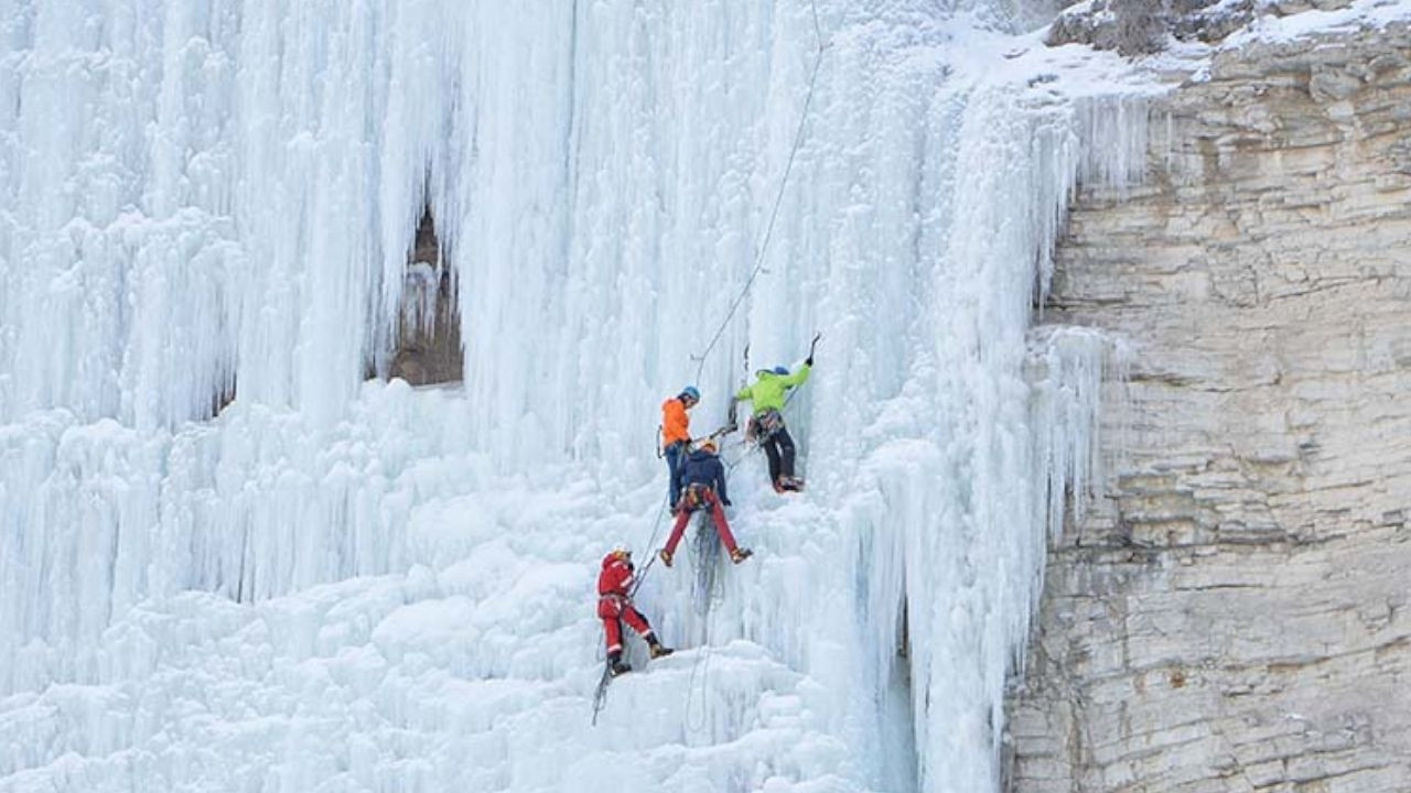 Int'l athletes climb breathtaking frozen waterfalls in eastern Turkey - Page 2