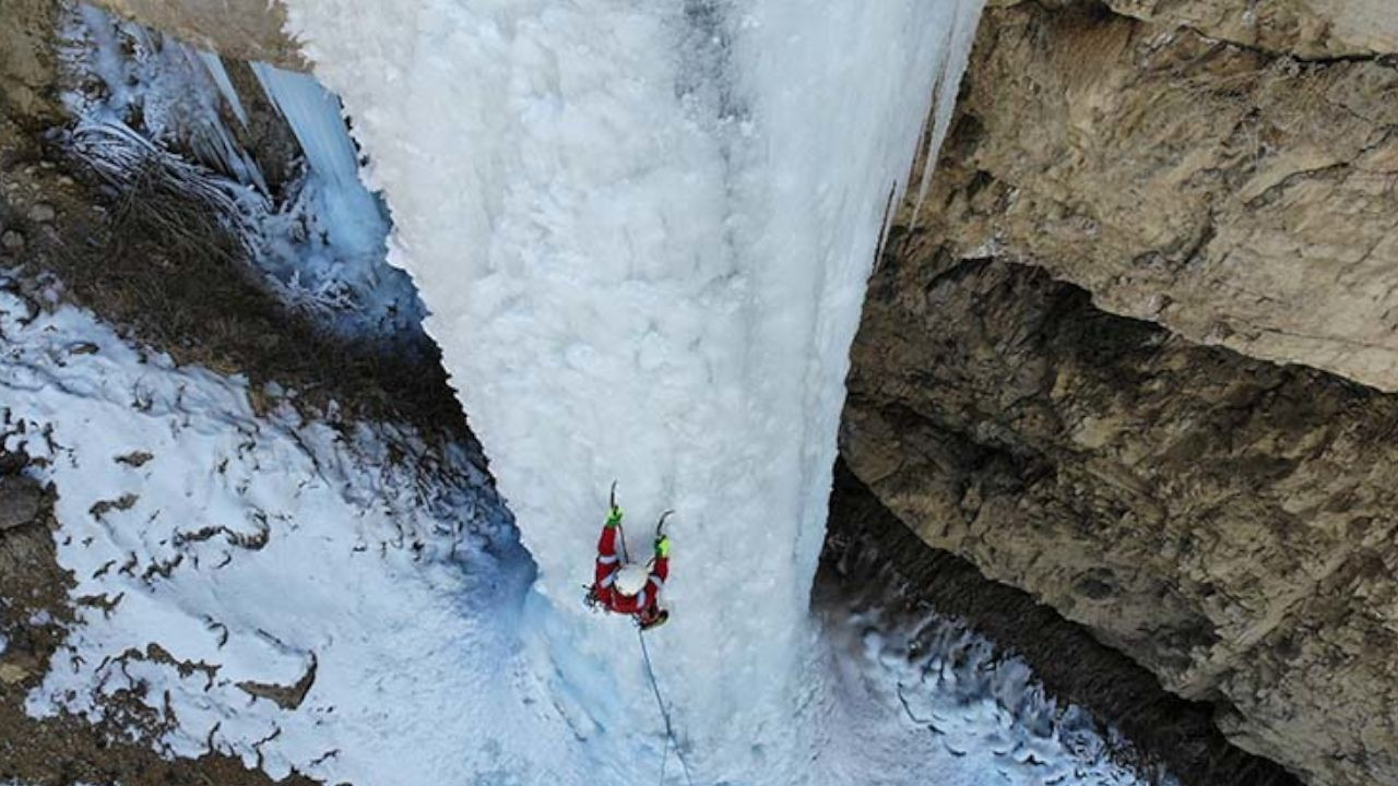 Int'l athletes climb breathtaking frozen waterfalls in eastern Turkey - Page 3