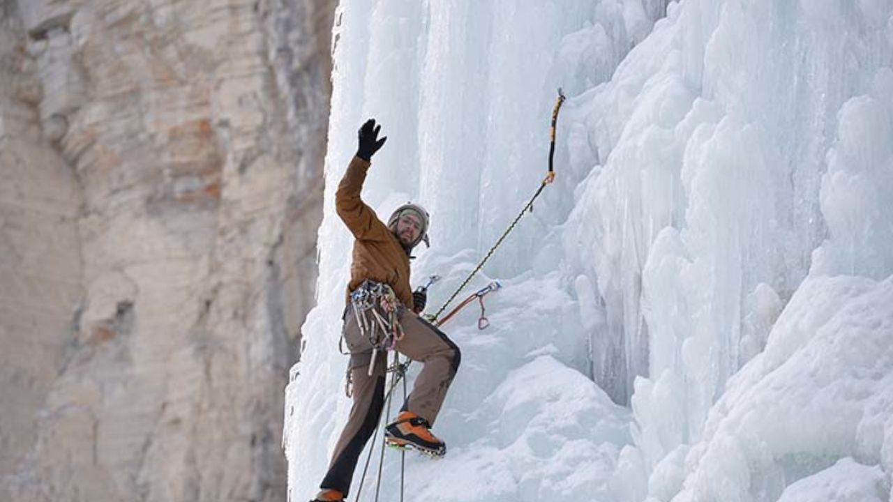 Int'l athletes climb breathtaking frozen waterfalls in eastern Turkey - Page 4