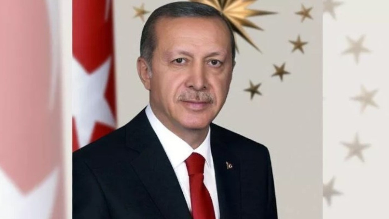 Governor orders neighborhood heads to hang Erdoğan's portraits: CHP MP