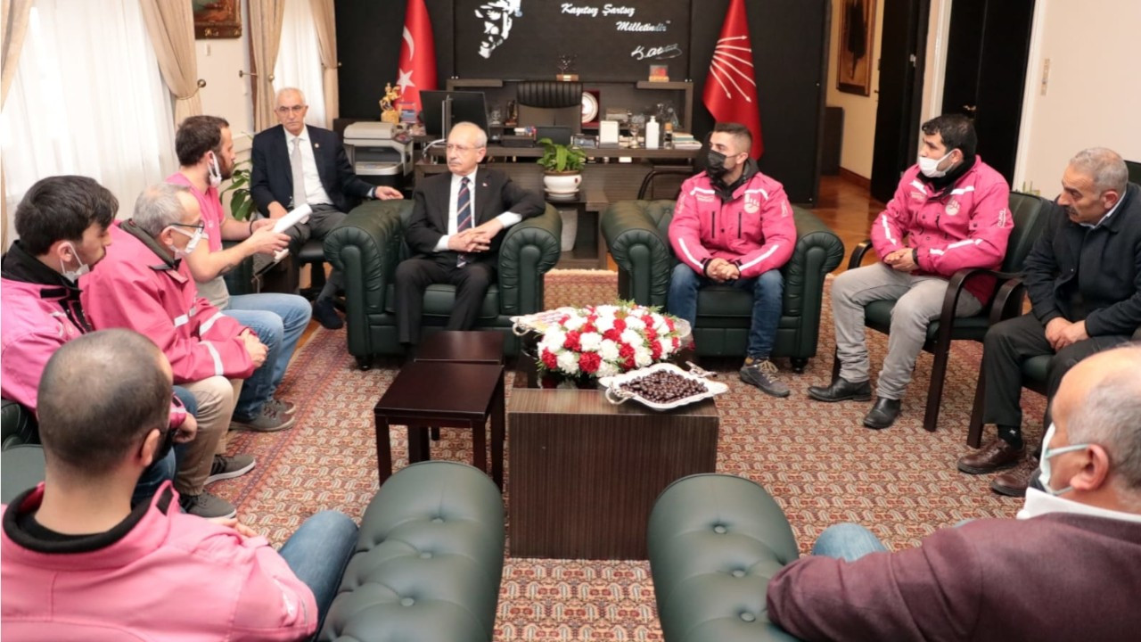 Protesting delivery workers visit main opposition leader Kılıçdaroğlu in parliament