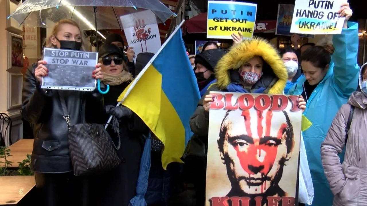 Ukrainians in Istanbul protest Russian invasion