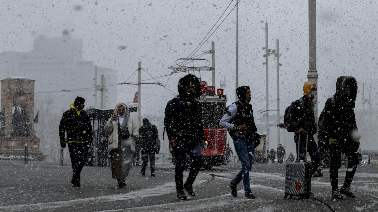 Istanbul under heavy snowfall, blizzard conditions