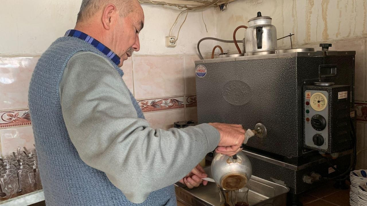 Cash-strapped former mayor now serves tea to make ends meet