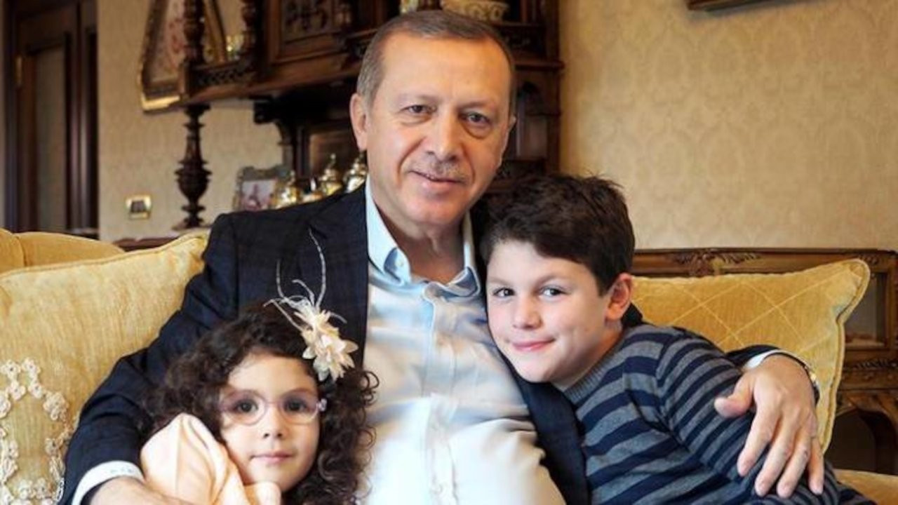 President Erdoğan’s photo with grandchildren put on sale at auction