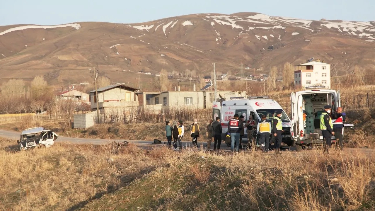 Bus carrying migrants in Turkey’s east overturns, killing 4 people