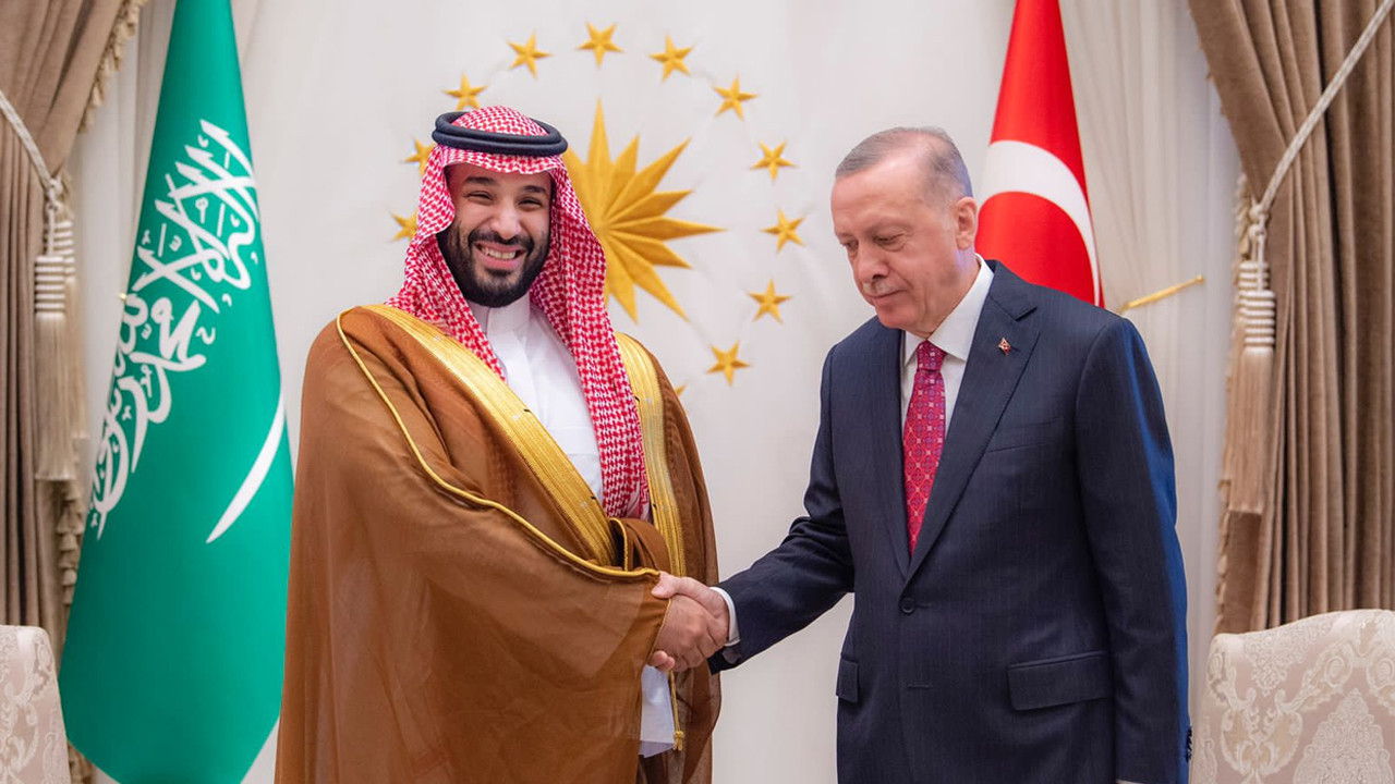 Saudi media circulates photo of Erdoğan looking down next to crown prince
