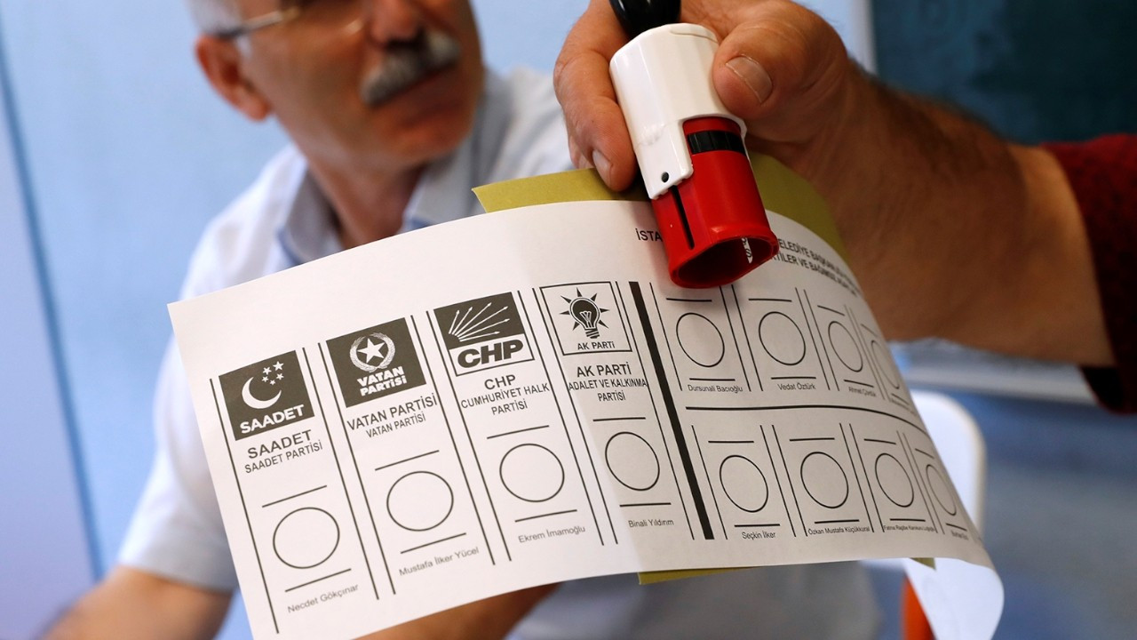 New survey shows main opposition CHP overtakes ruling AKP