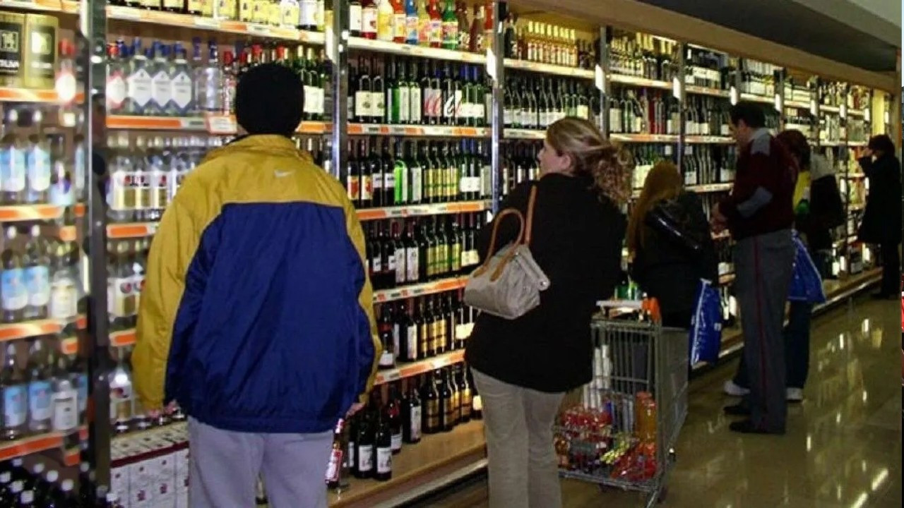 Alcoholic beverages see fifth price hike this year in Turkey
