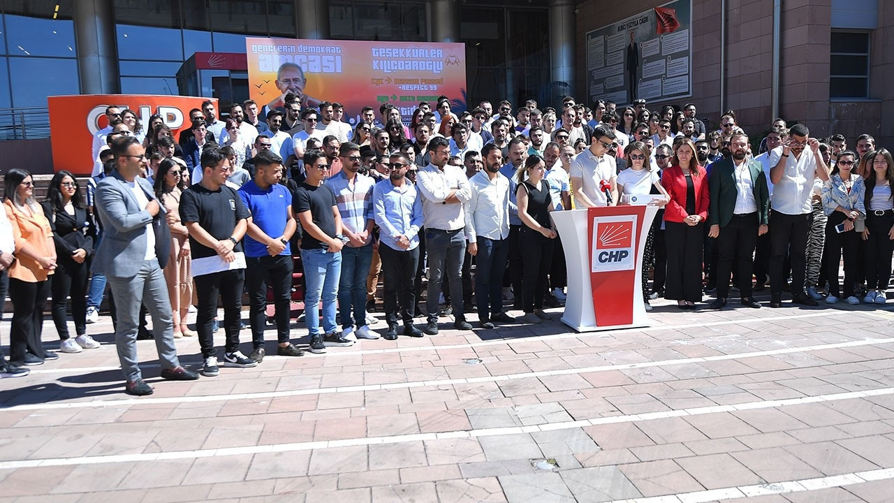 CHP youth branch mails Kılıçdaroğlu’s pledges and magnifying glass to AKP office