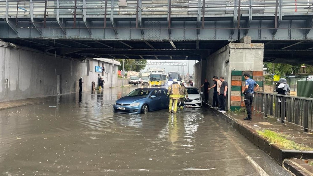 Heavy rain disrupts life in Istanbul
