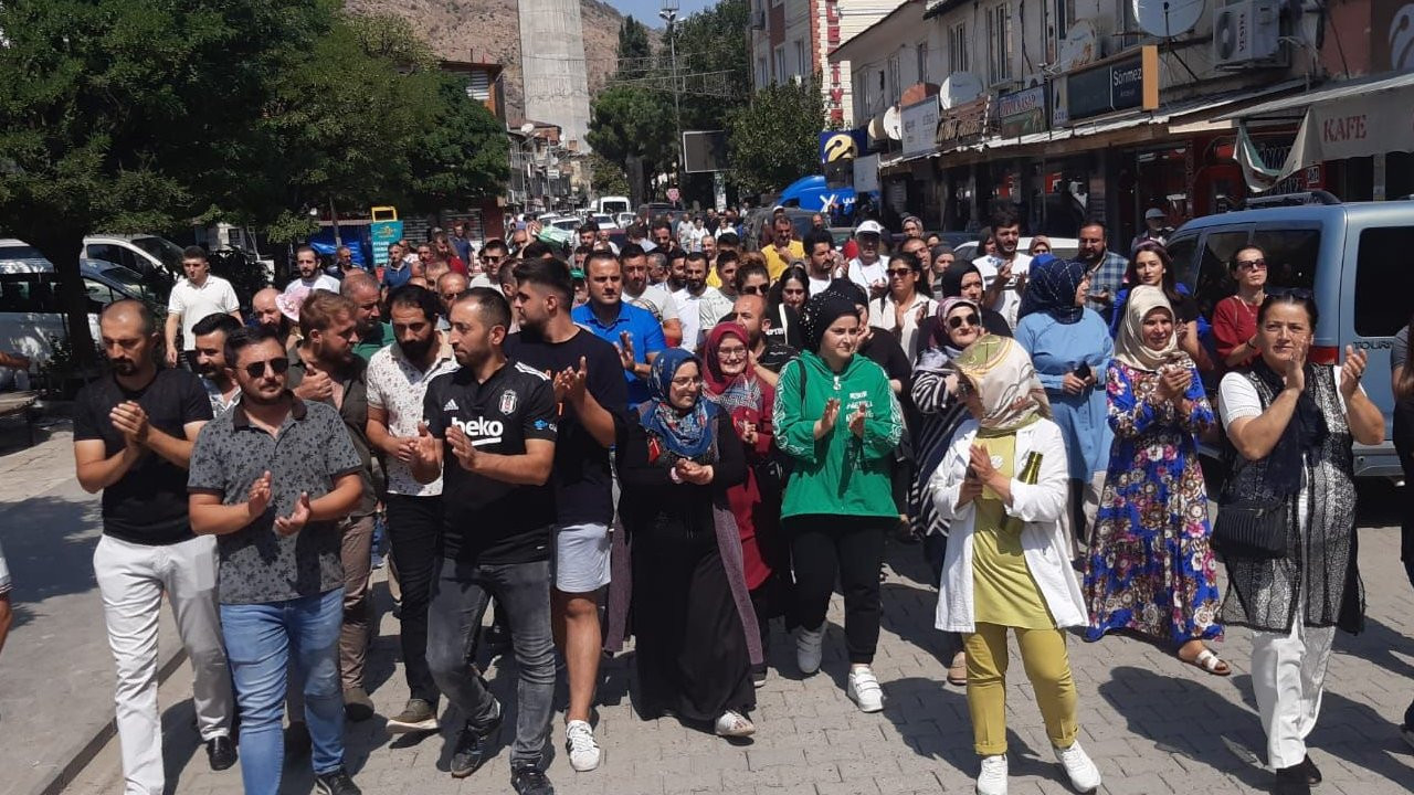 Shop owners protest dam construction in northeastern Turkey