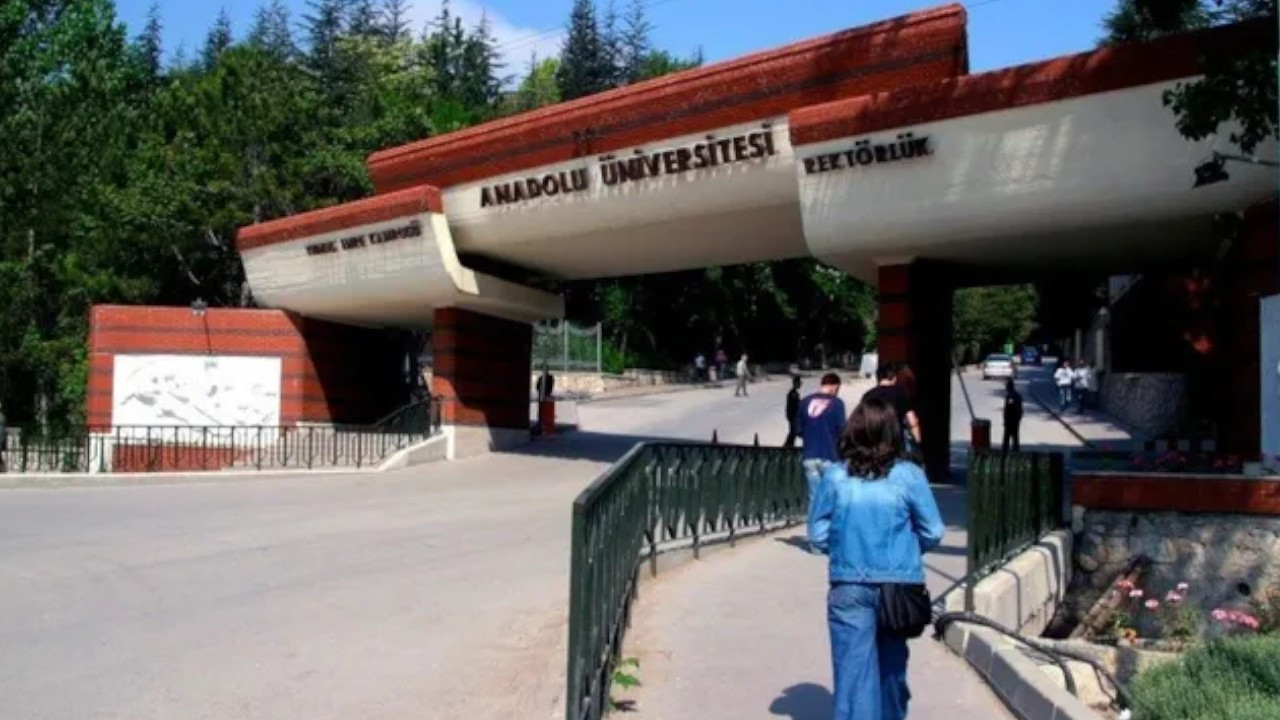 Top court finds rights violation in disciplinary penalty given to student over Ali İsmail Korkmaz banner