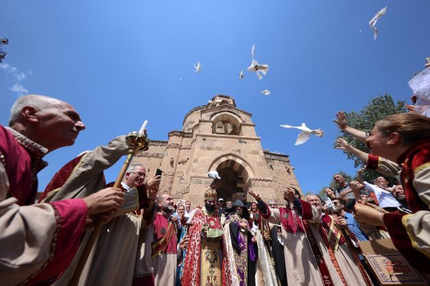Armenian Akhtamar Church in eastern Turkey holds 10th holy mass since reopening - Page 3