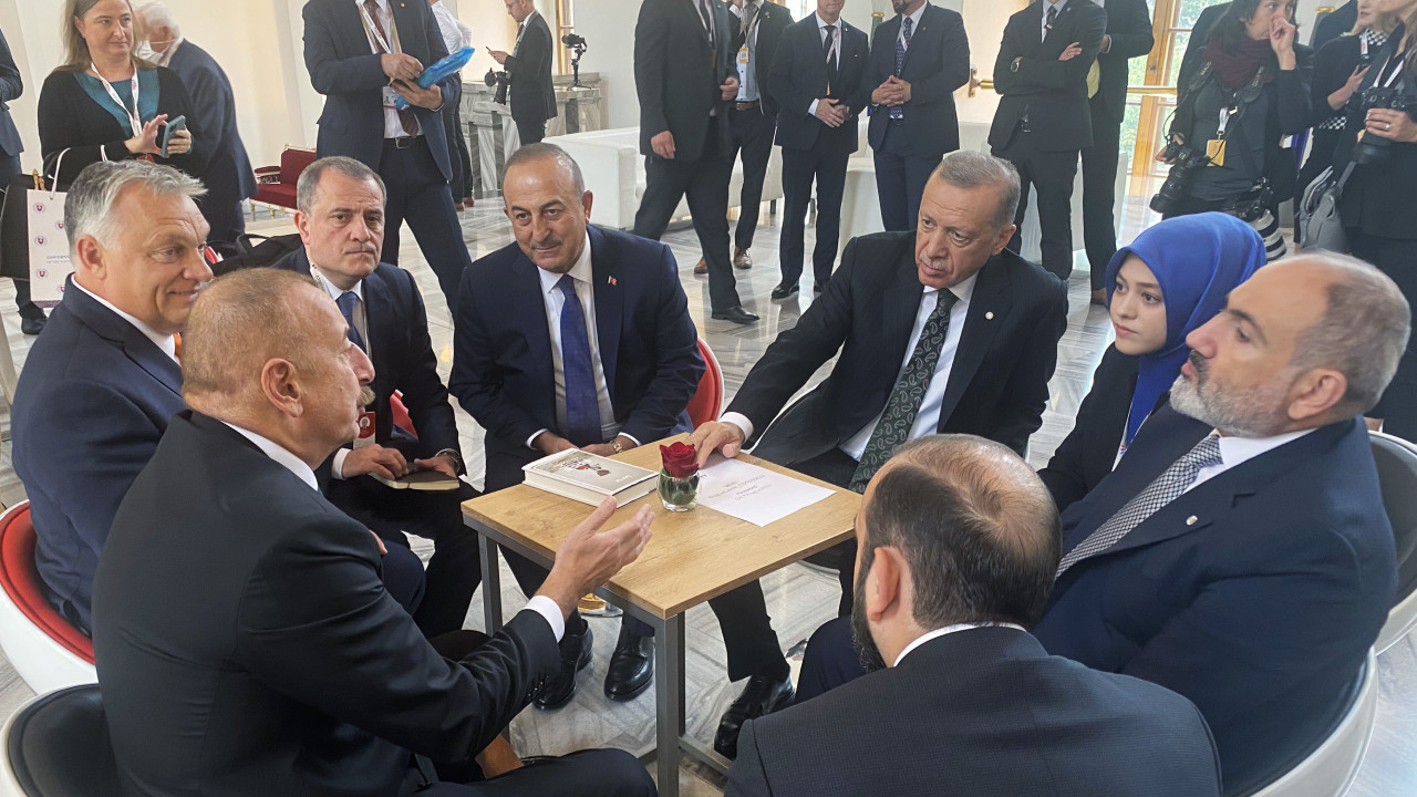 Turkish, Armenian, Azeri leaders informally meet at summit despite feuds