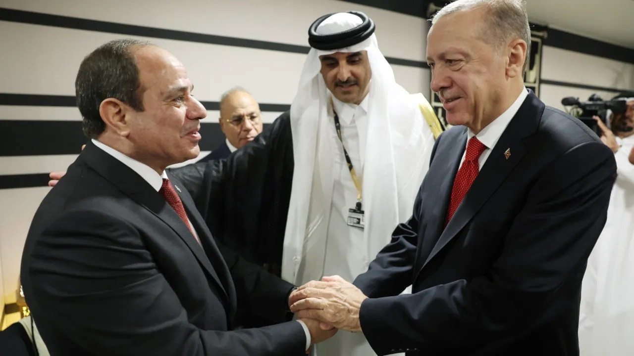 Erdoğan shakes hands with Egypt's Sisi after long rift