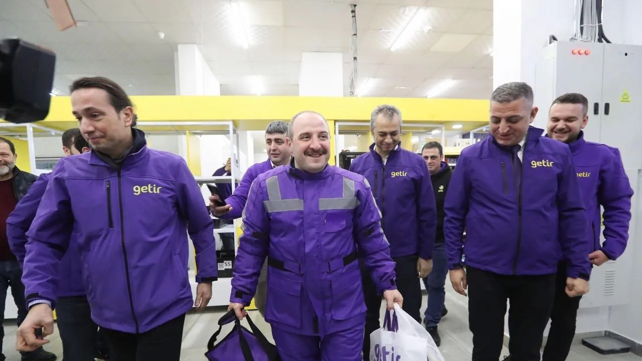 Turkish minister enters new year as Getir motor courier - Page 2