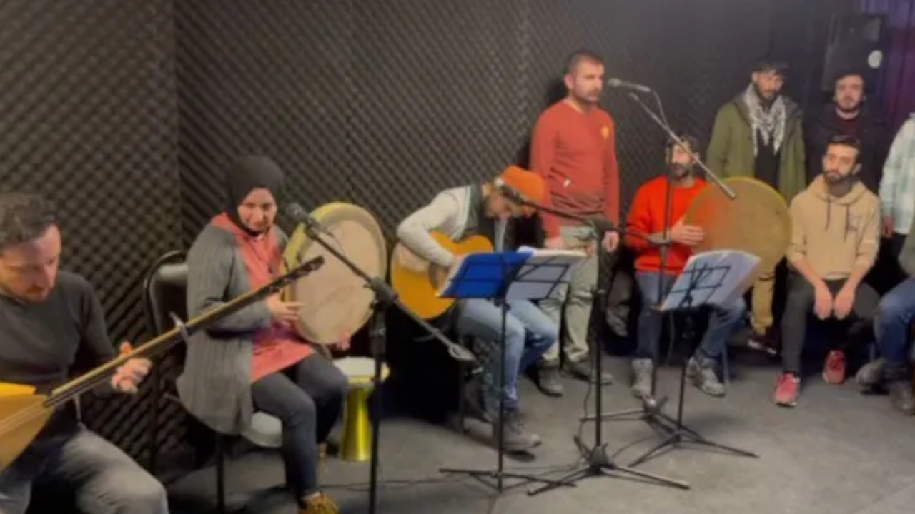 Music group members detained for singing in Kurdish