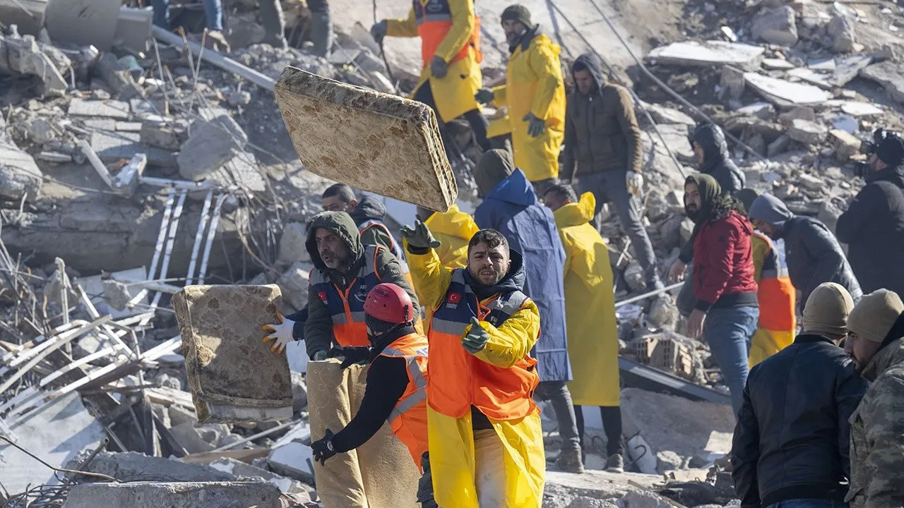 Turkey's Armenian community donates 2.5 million liras to earthquake victims