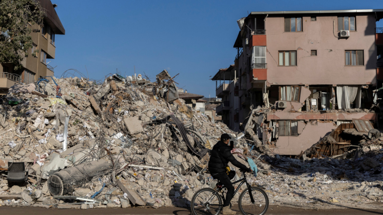 Turkish trade union leader demands job quota for quake victims