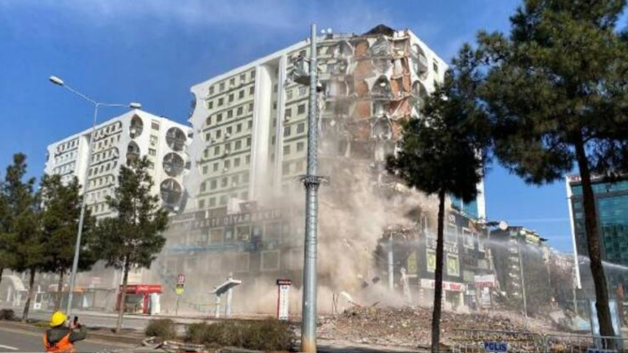 Demolition works feared to restart at Diyarbakır building with animals inside