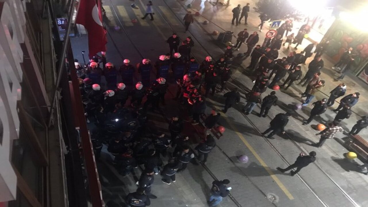 Over 100 Workers' Party members detained in quake-protest under police blockade in Istanbul