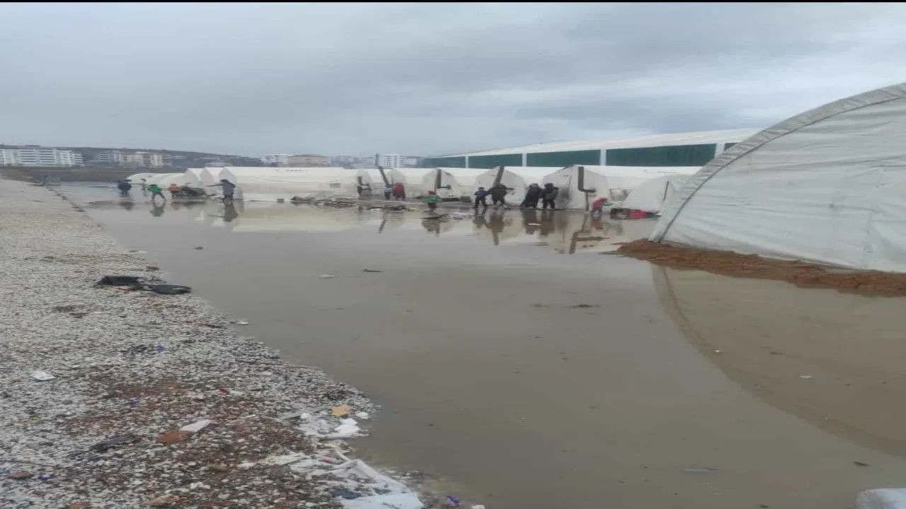 Tent camp in quake-hit Kahramanmaraş flooded after rain - Page 3