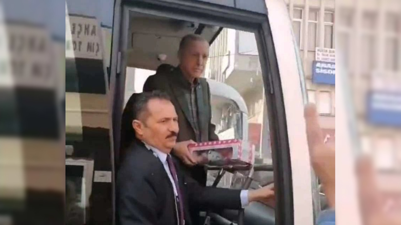 Erdoğan throws toys to quake-victims in Hatay province