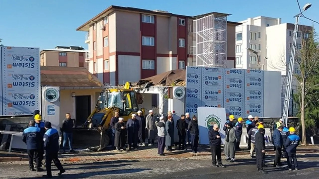 Istanbul municipality demolishes illegal building of religious cult