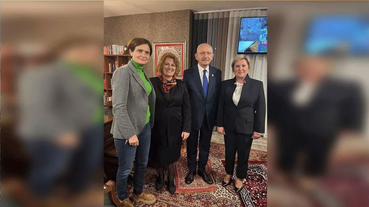 Kılıçdaroğlu says ‘sincerely sorry’ for stepping on prayer rug by mistake