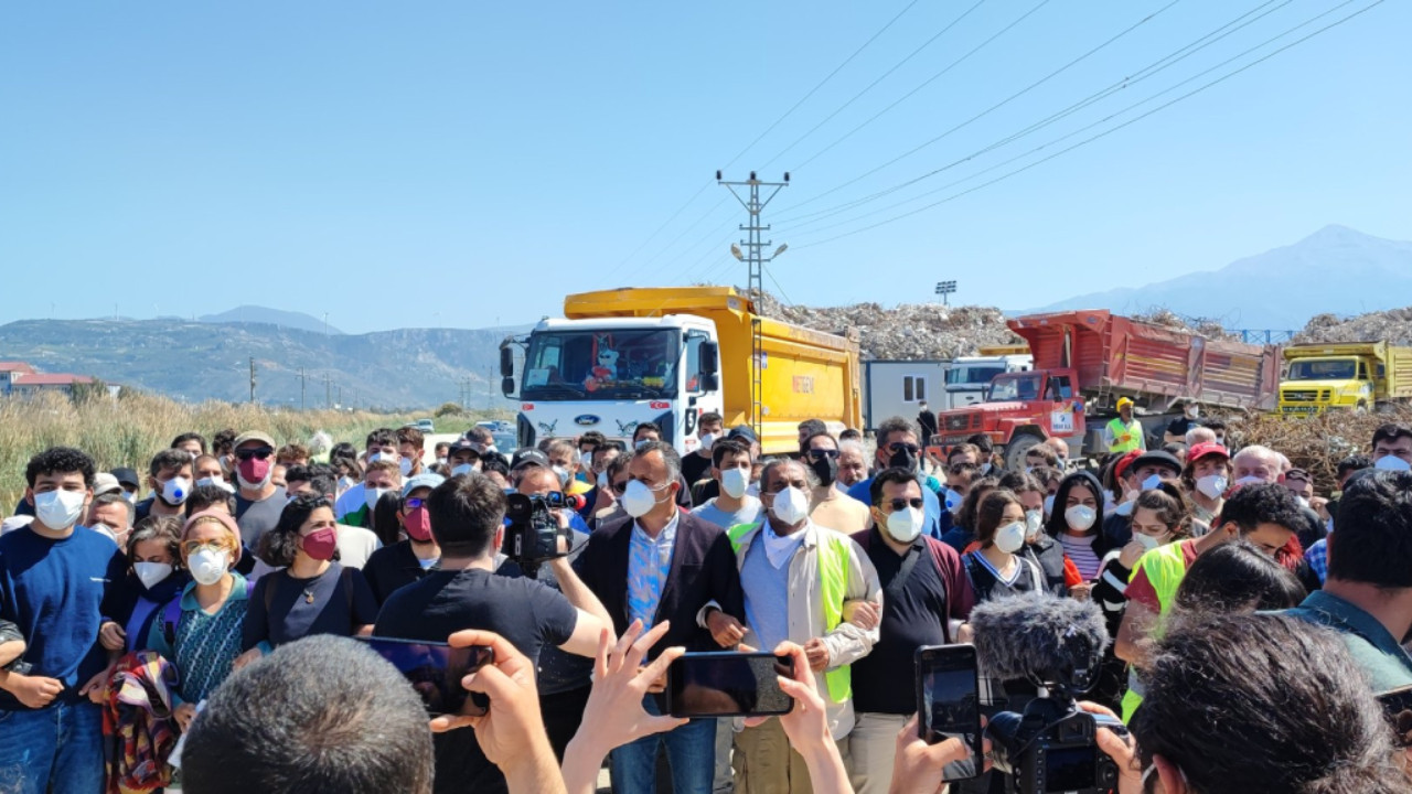 Earthquake victims in Turkey's Hatay protest dumping rubble near tent city
