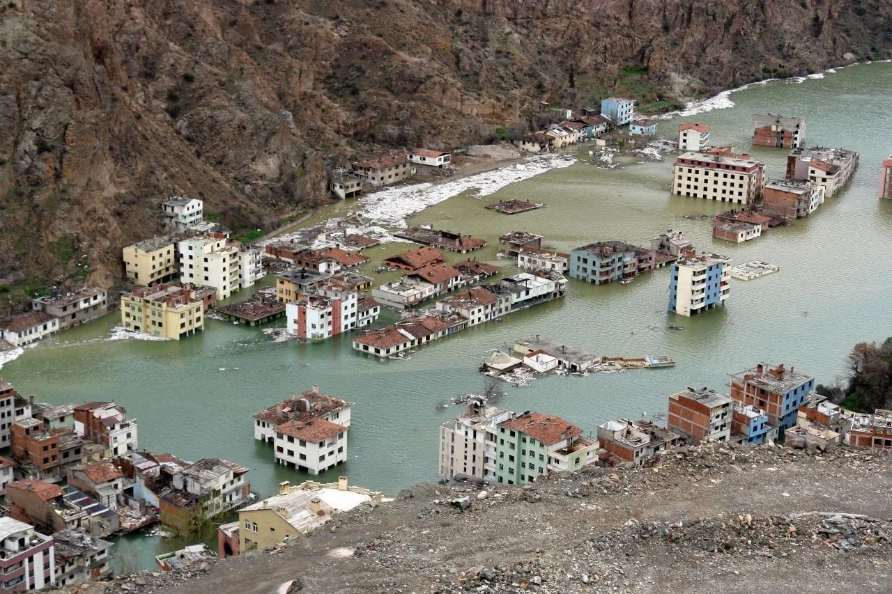 Turkey's Yusufeli district submerged underwater by new dam - Page 1