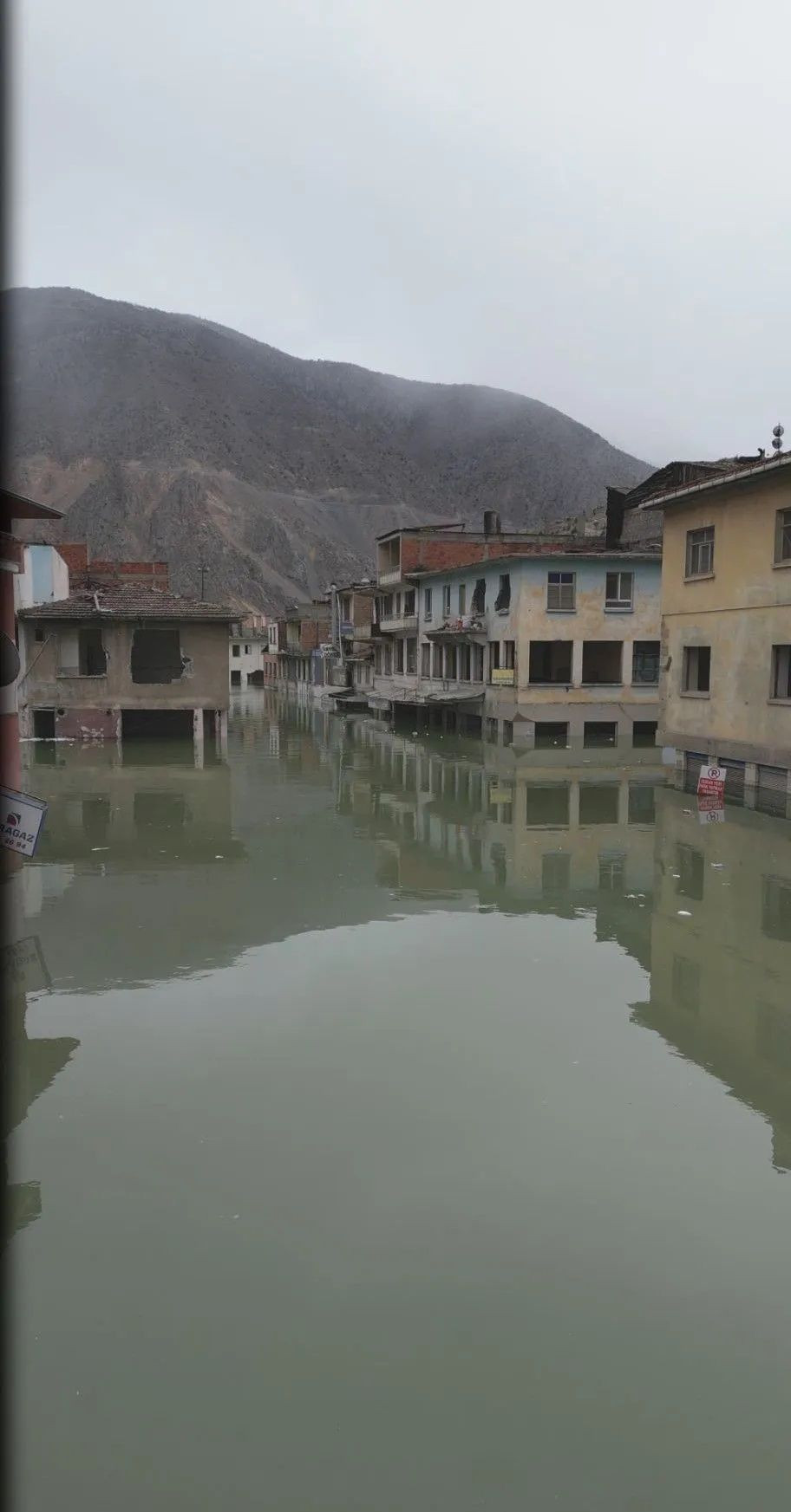 Turkey's Yusufeli district submerged underwater by new dam - Page 5