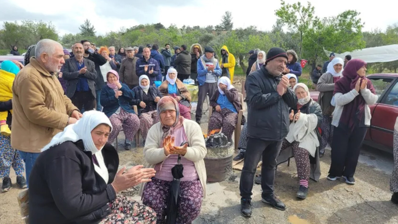 Turkish gendarmerie batter villagers protesting against cement factory on their lands