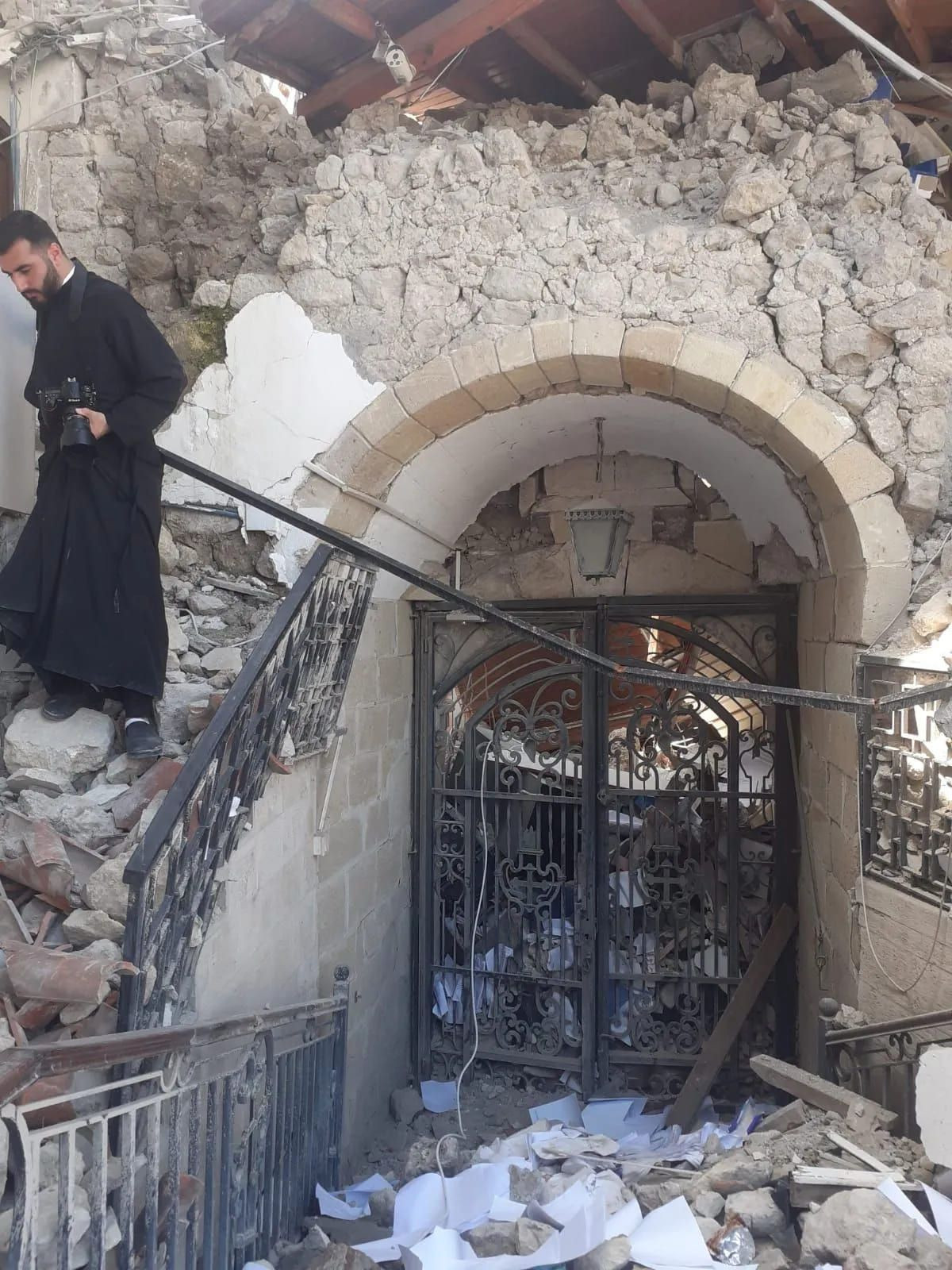 Turkey's Christian community holds first Easter service among ruins in quake-torn Hatay - Page 6