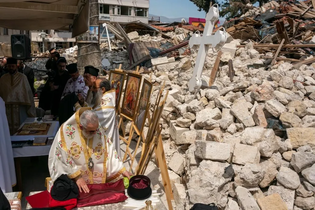 Turkey's Christian community holds first Easter service among ruins in quake-torn Hatay - Page 2