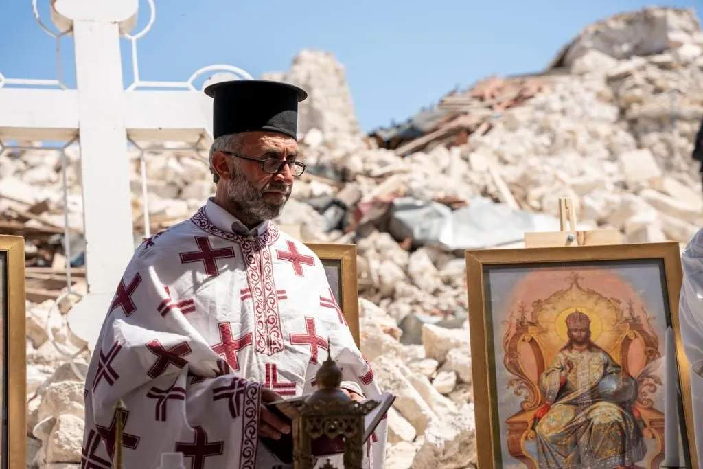 Turkey's Christian community holds first Easter service among ruins in quake-torn Hatay - Page 1